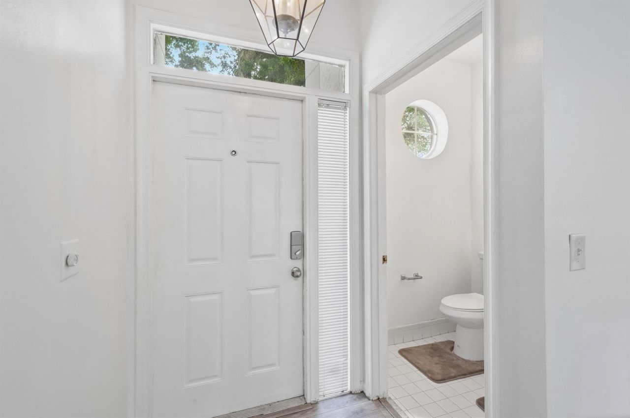9378 NW 8th Circle , Plantation, FL 33324 Photo