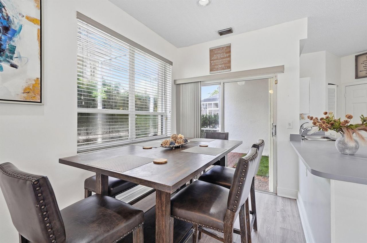 9378 NW 8th Circle , Plantation, FL 33324 Photo