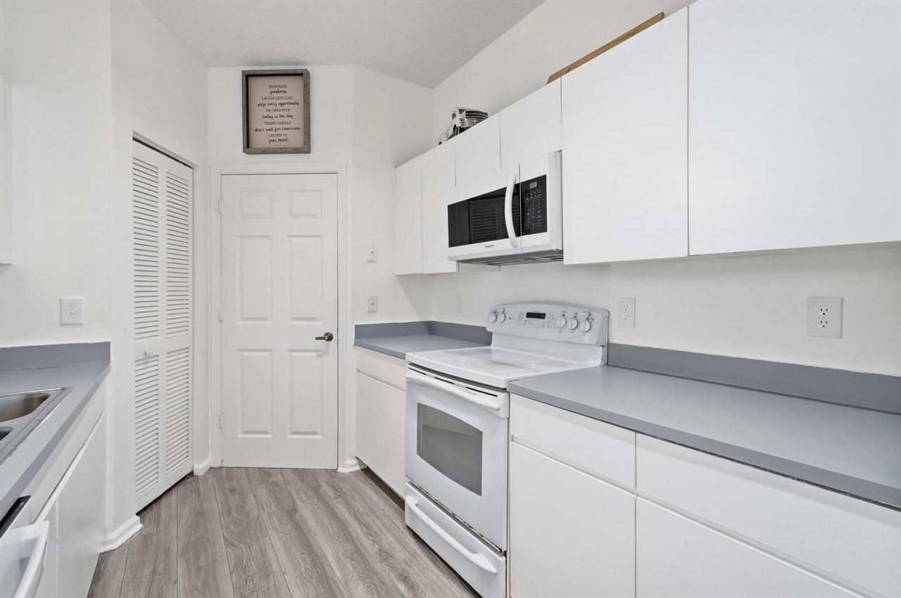 9378 NW 8th Circle , Plantation, FL 33324 Photo