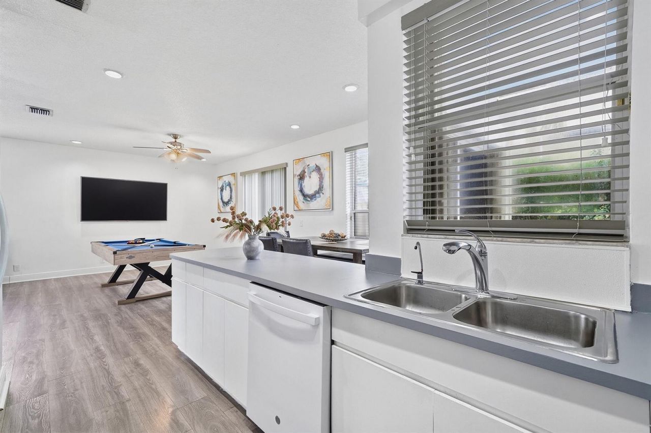 9378 NW 8th Circle , Plantation, FL 33324 Photo