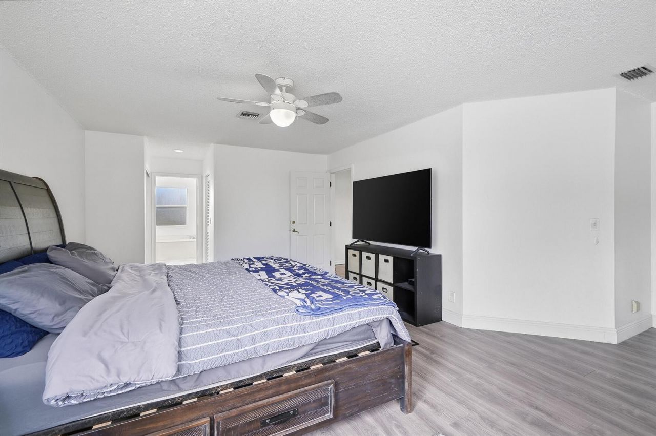 9378 NW 8th Circle , Plantation, FL 33324 Photo