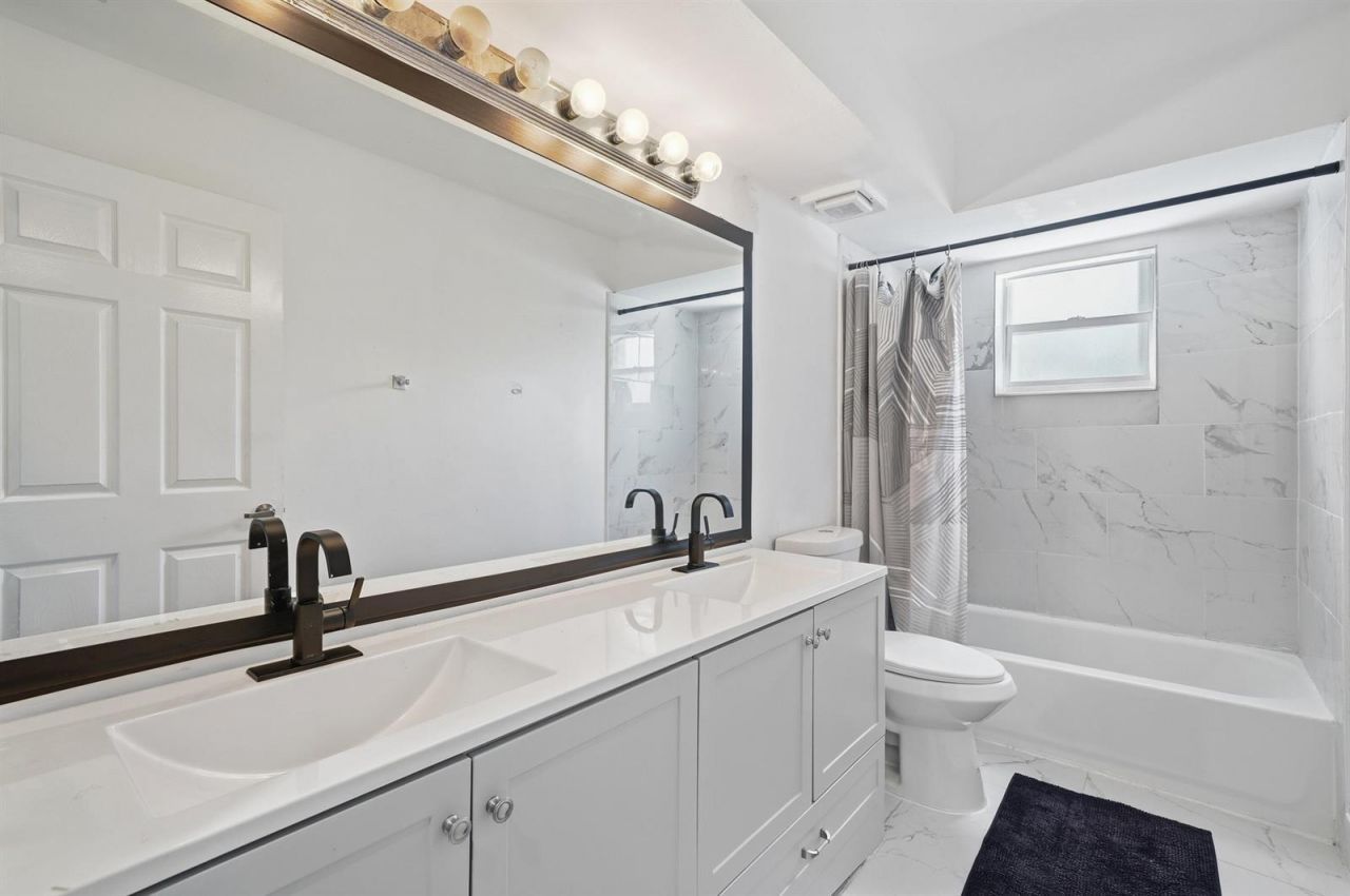 9378 NW 8th Circle , Plantation, FL 33324 Photo