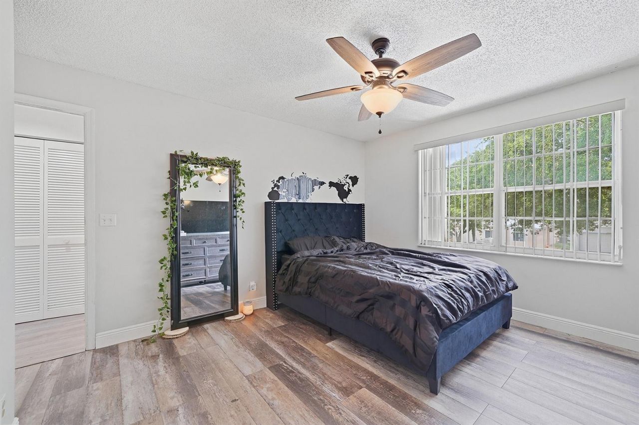 9378 NW 8th Circle , Plantation, FL 33324 Photo