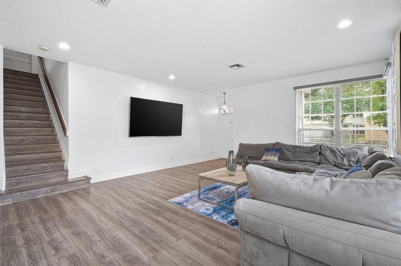 9378 NW 8th Circle , Plantation, FL 33324 Photo