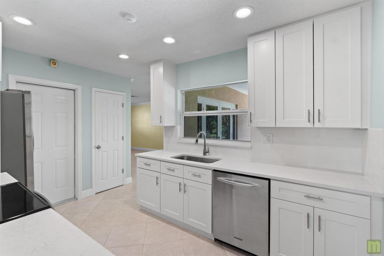 260 Lake Drive , Coconut Creek, FL 33066 Photo