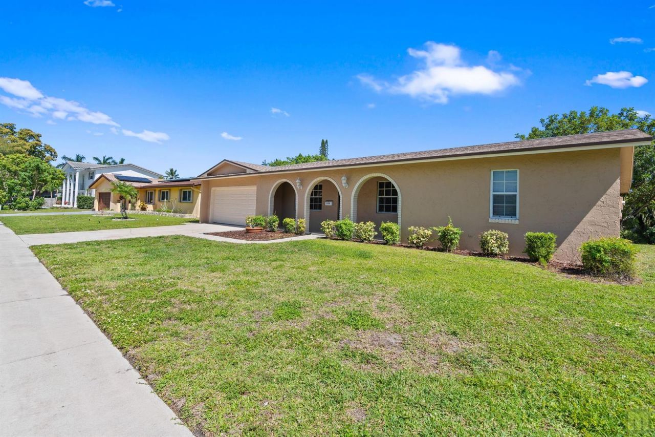 260 Lake Drive , Coconut Creek, FL 33066 Photo