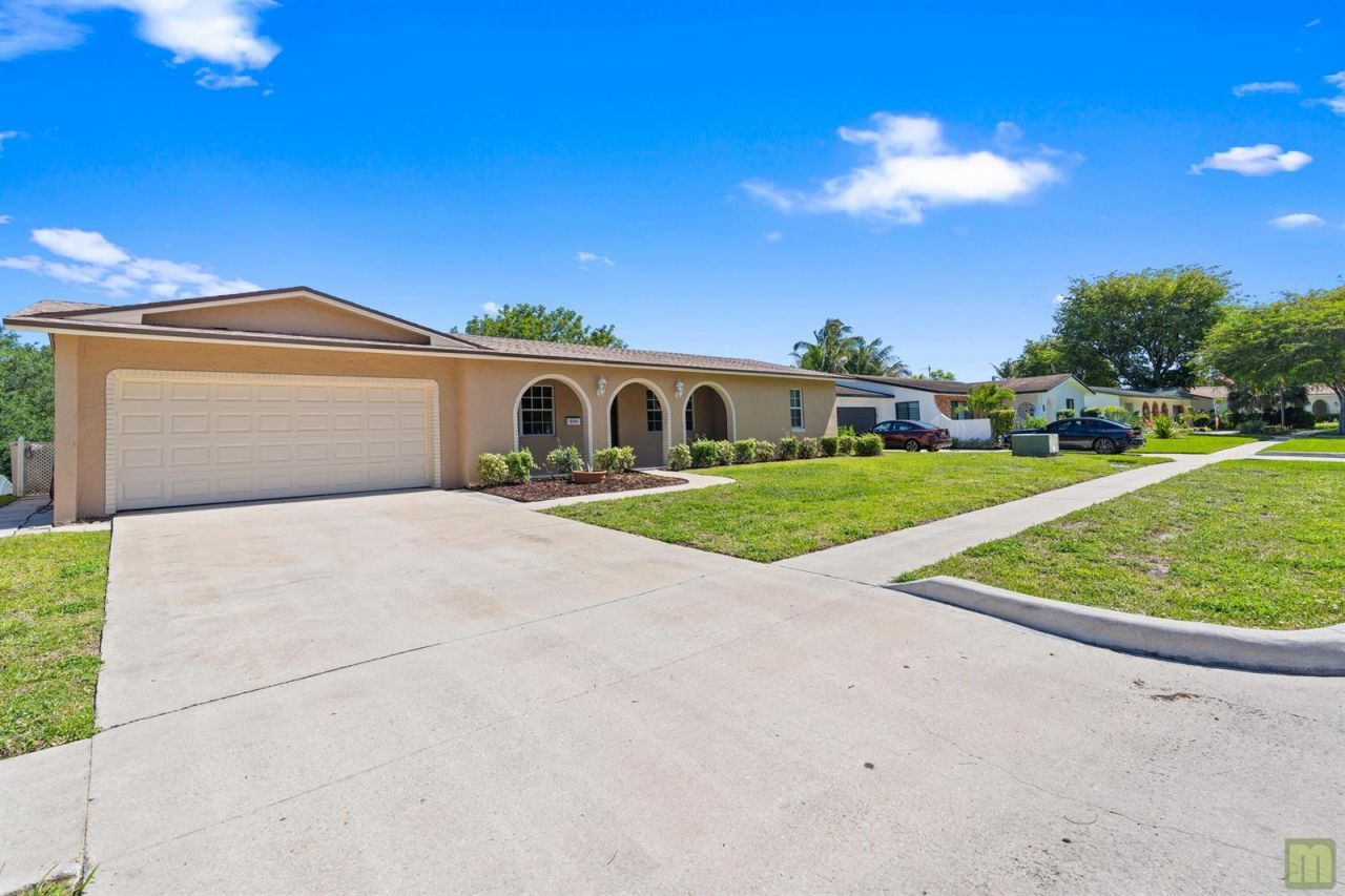 260 Lake Drive , Coconut Creek, FL 33066 Photo