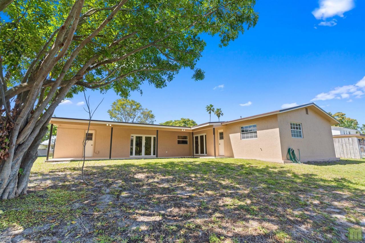 260 Lake Drive , Coconut Creek, FL 33066 Photo