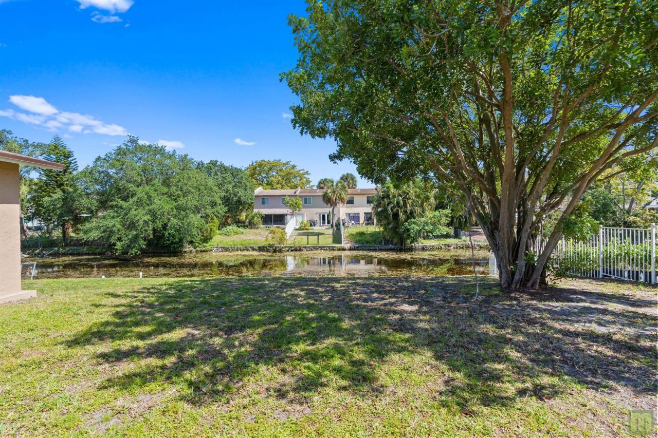 260 Lake Drive , Coconut Creek, FL 33066 Photo