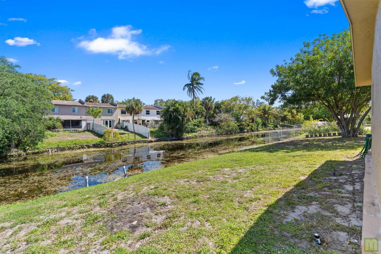 260 Lake Drive , Coconut Creek, FL 33066 Photo