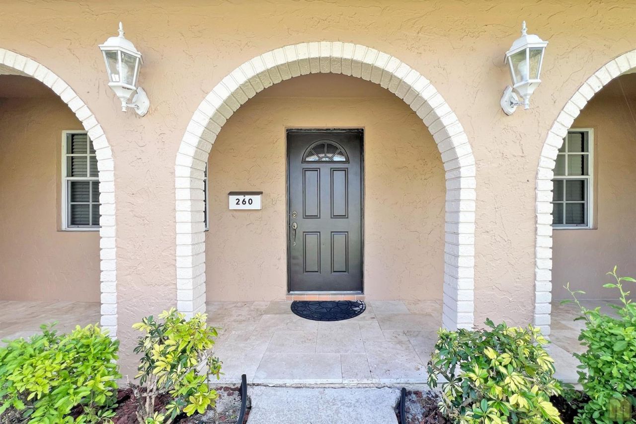 260 Lake Drive , Coconut Creek, FL 33066 Photo
