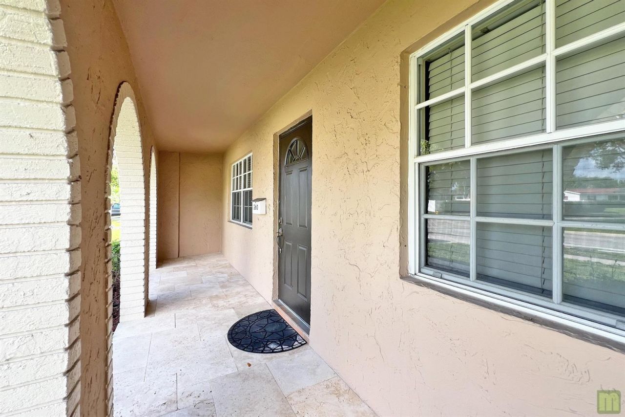 260 Lake Drive , Coconut Creek, FL 33066 Photo