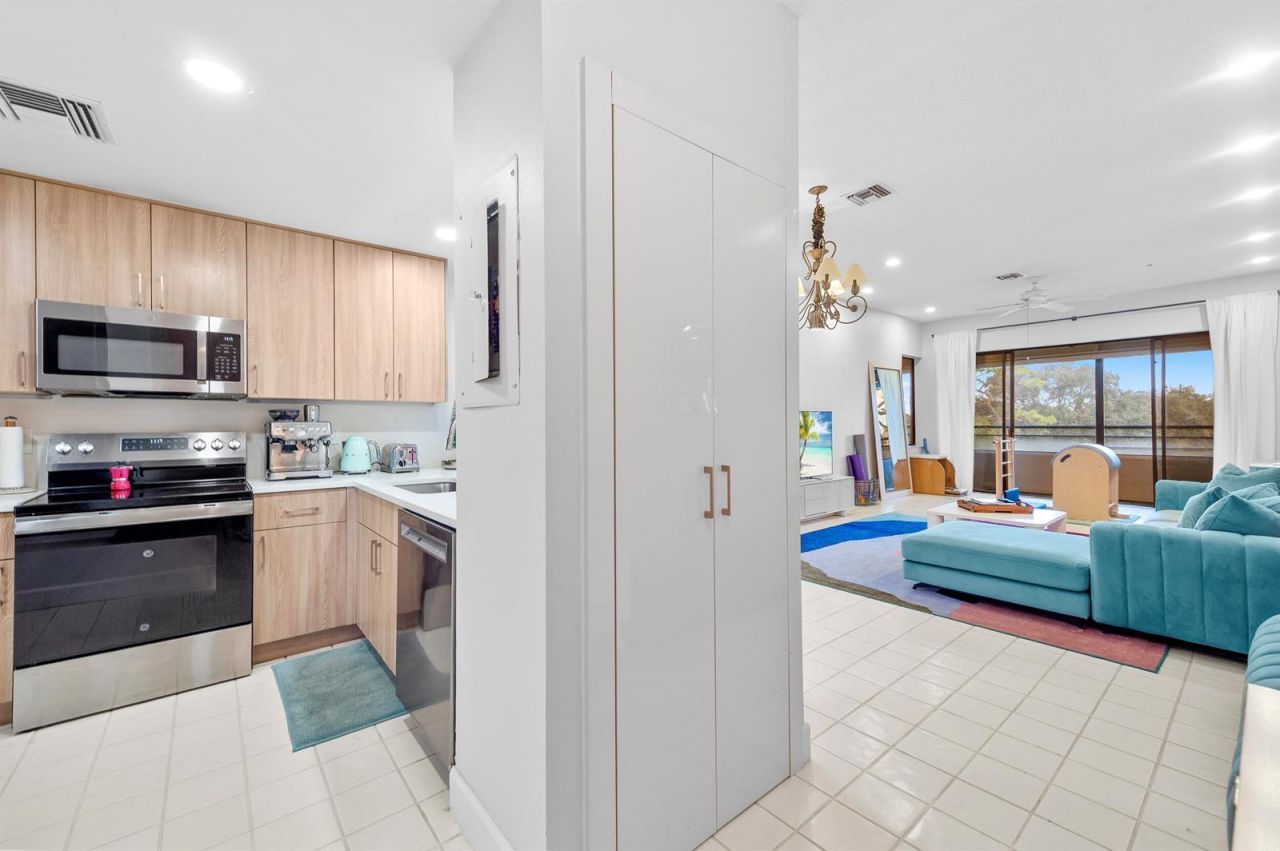 7460 La Paz Boulevard , Unit 304, Boca Raton, FL 33433 Photo