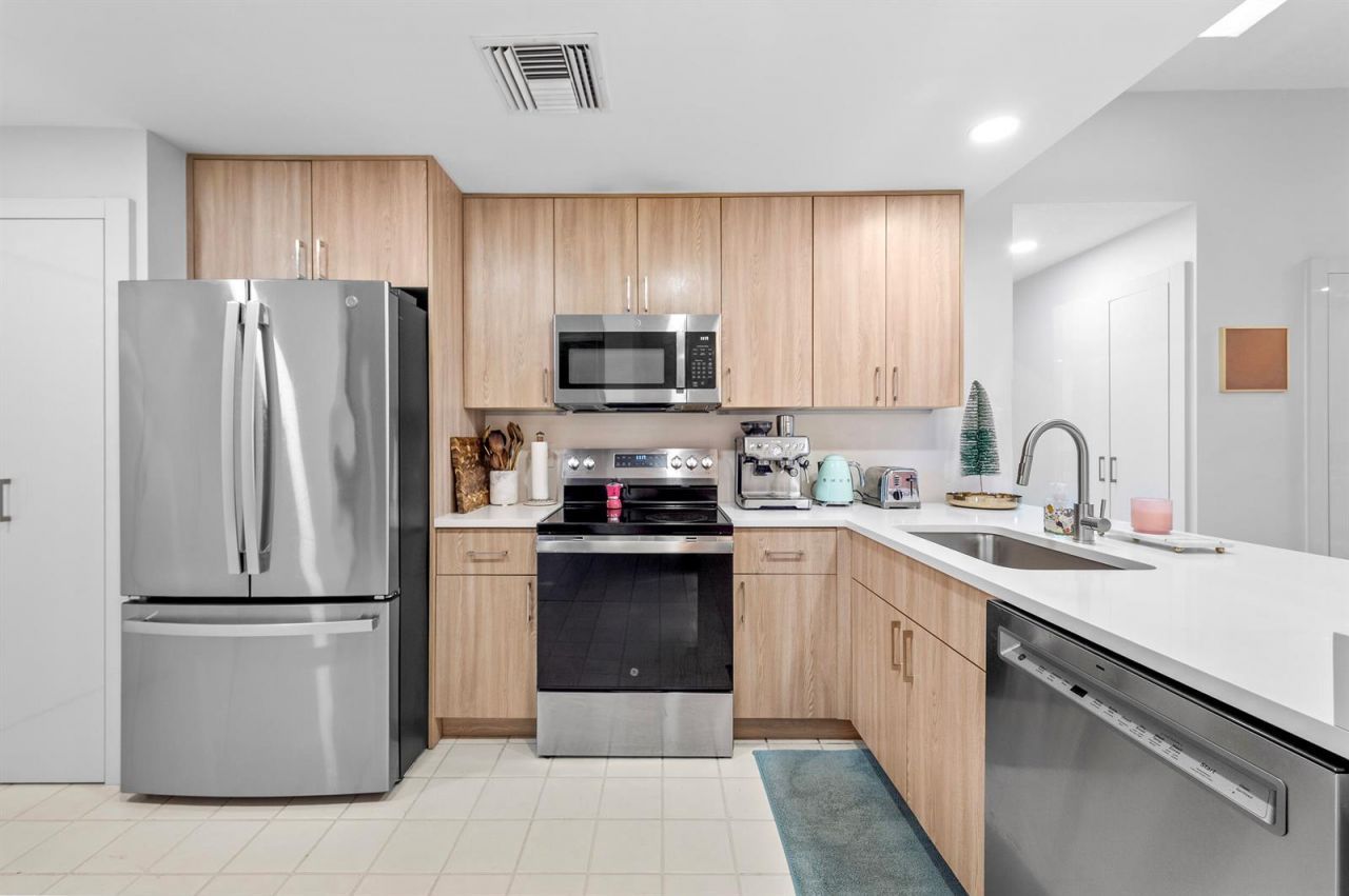 7460 La Paz Boulevard , Unit 304, Boca Raton, FL 33433 Photo