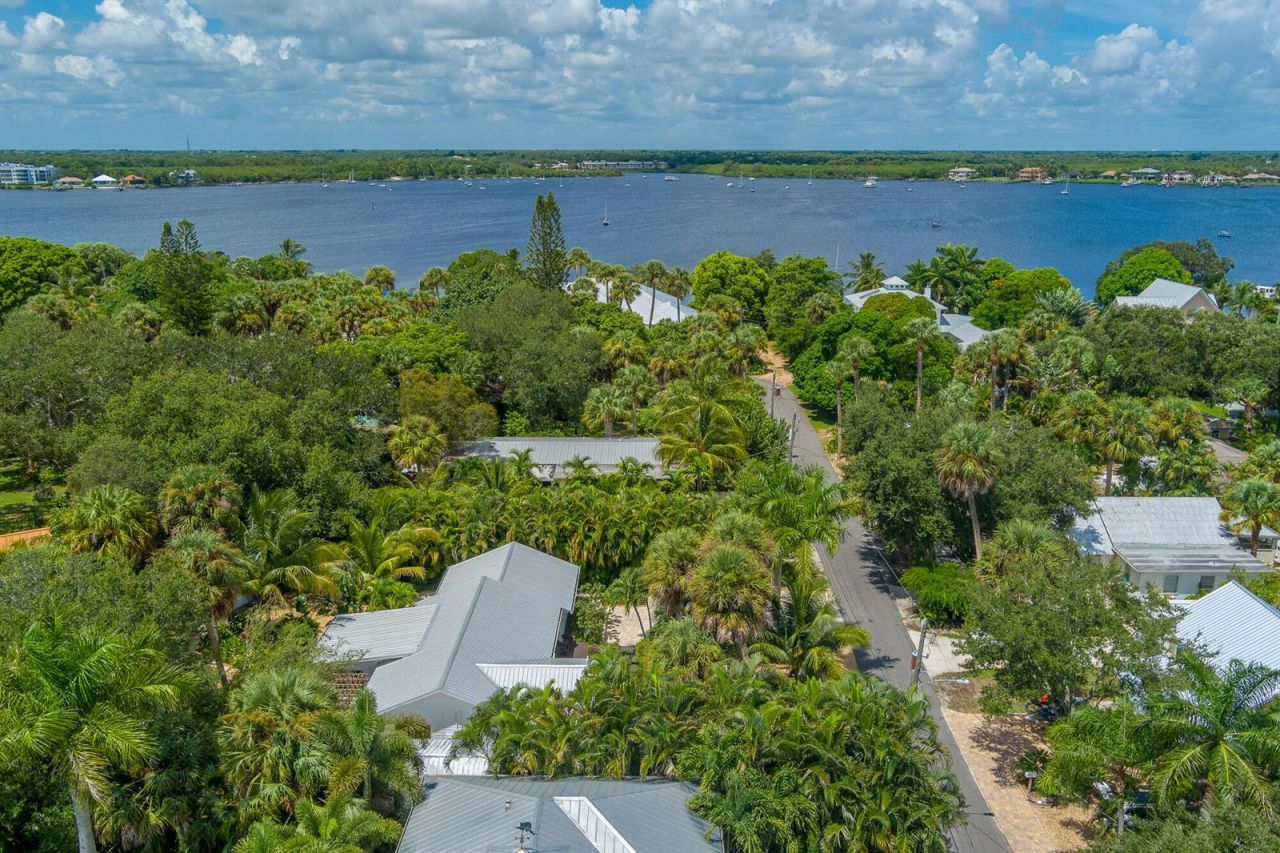 547 SW Riverview Street , Stuart, FL 34994 Photo