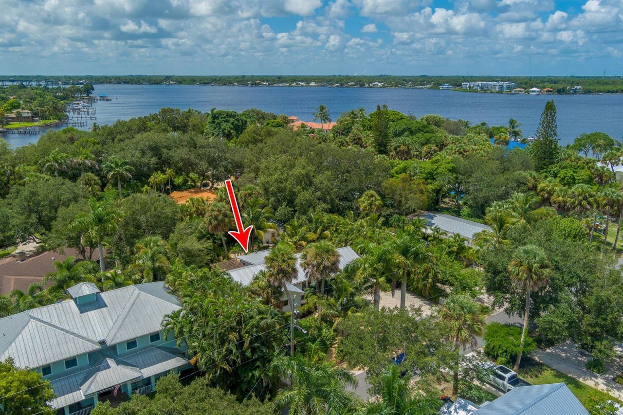 547 SW Riverview Street , Stuart, FL 34994 Photo