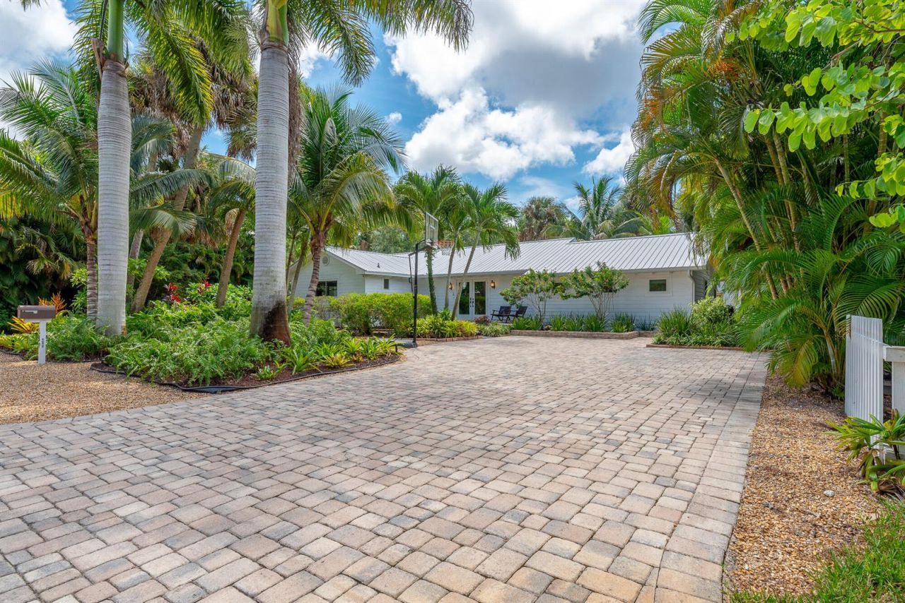 547 SW Riverview Street , Stuart, FL 34994 Photo