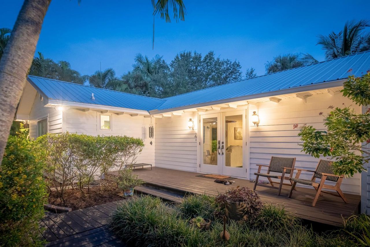 547 SW Riverview Street , Stuart, FL 34994 Photo