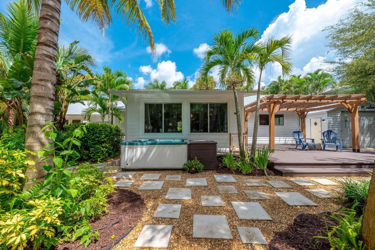 547 SW Riverview Street , Stuart, FL 34994 Photo