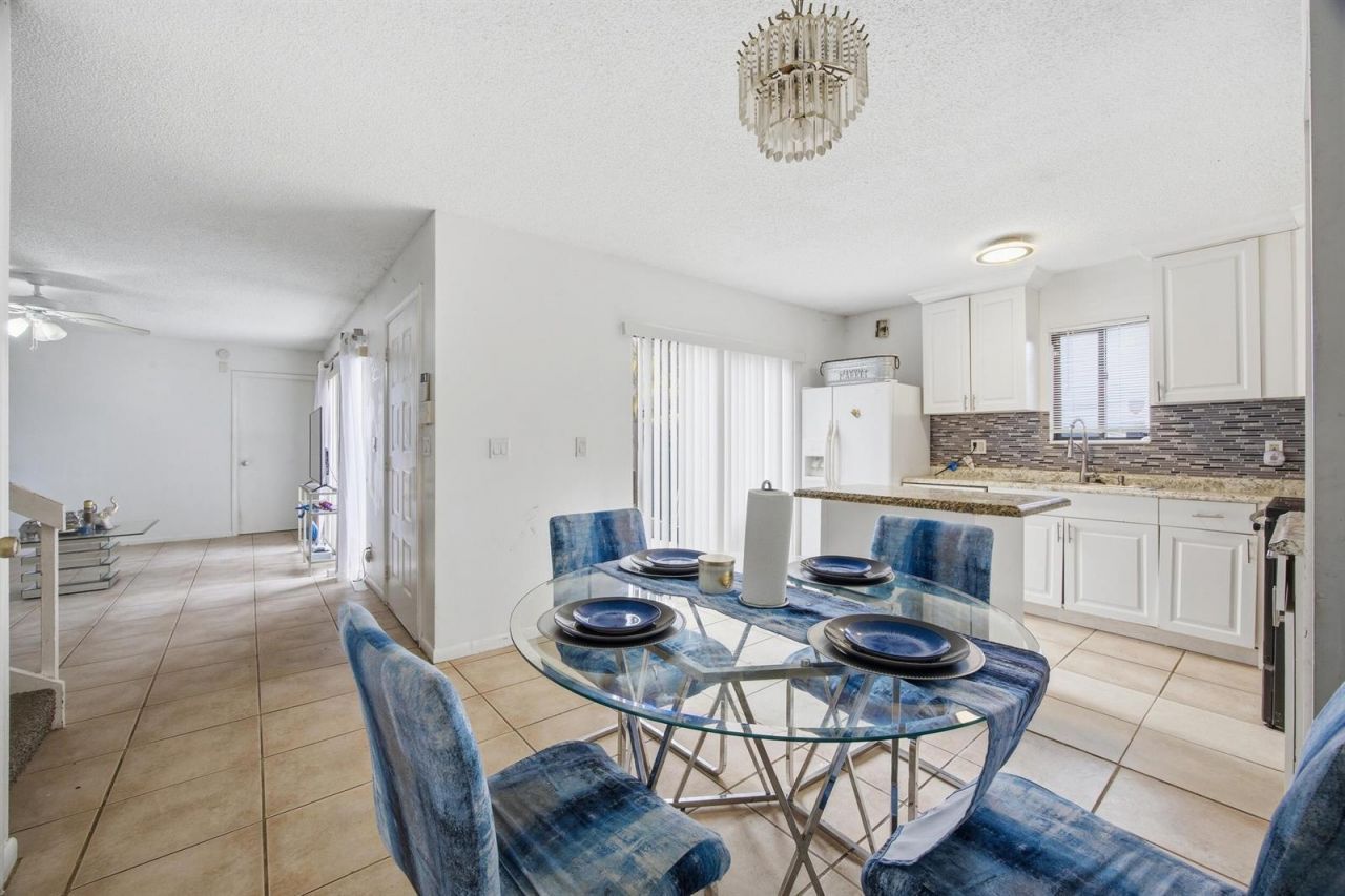 4102 Waterview Circle , Palm Springs, FL 33461 Photo