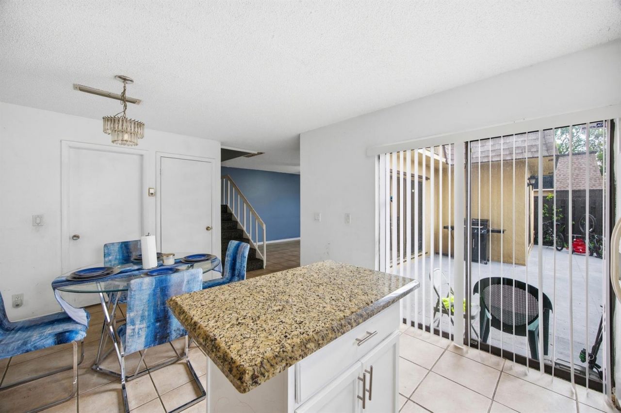4102 Waterview Circle , Palm Springs, FL 33461 Photo