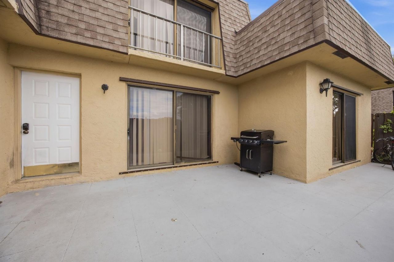 4102 Waterview Circle , Palm Springs, FL 33461 Photo