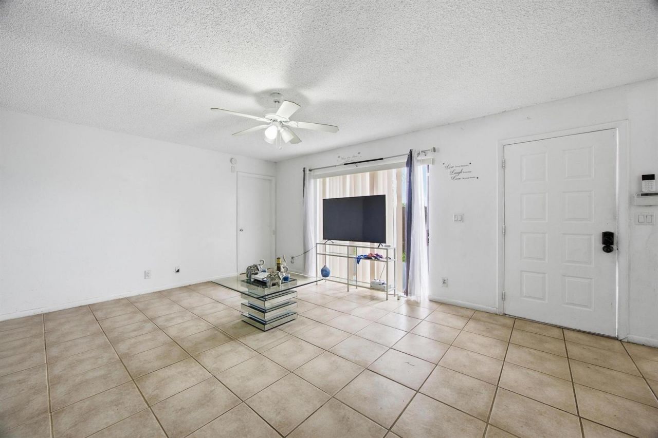 4102 Waterview Circle , Palm Springs, FL 33461 Photo