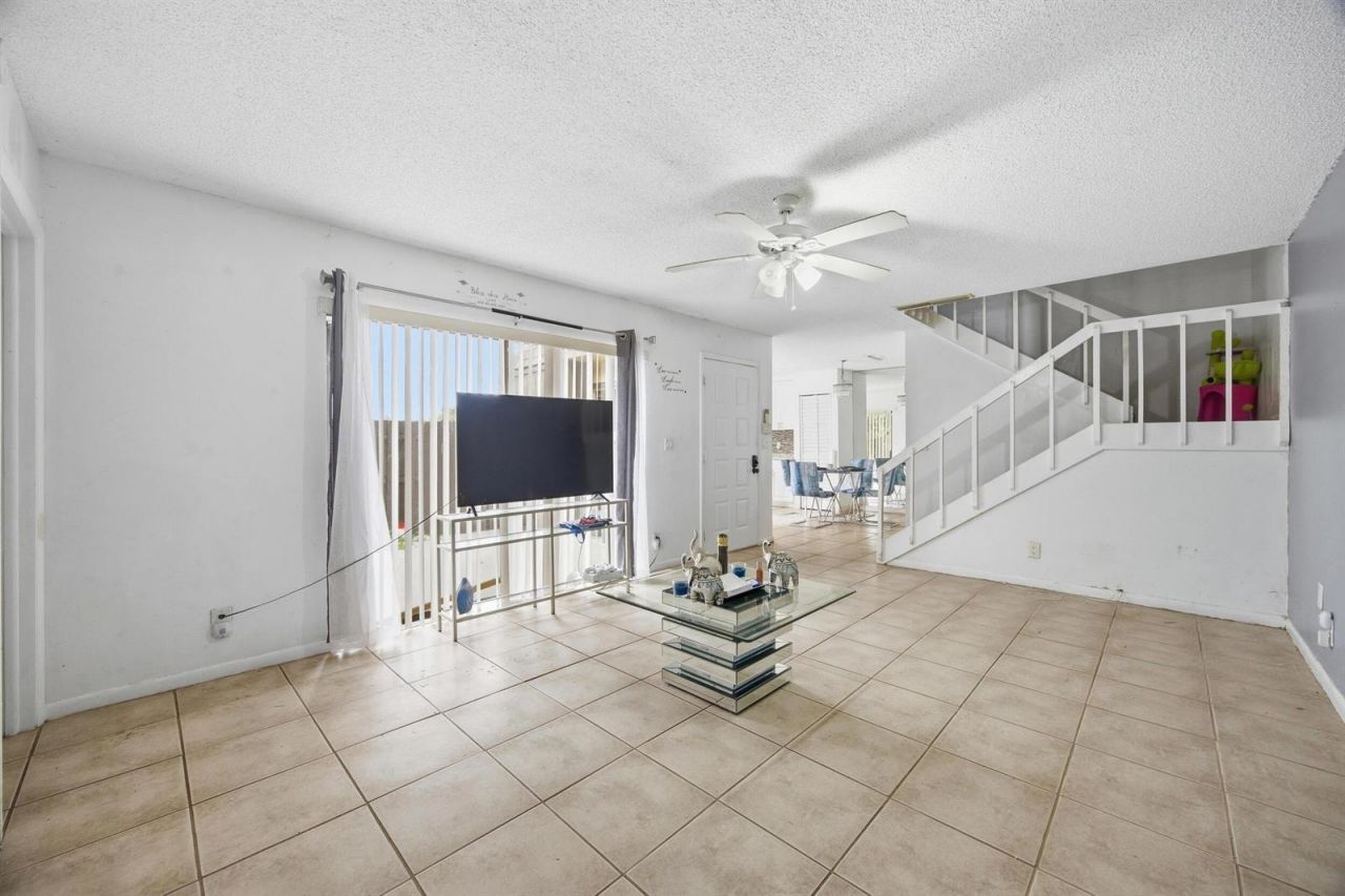 4102 Waterview Circle , Palm Springs, FL 33461 Photo