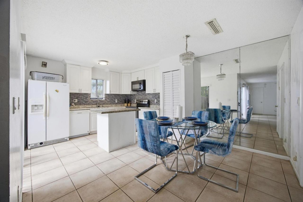 4102 Waterview Circle , Palm Springs, FL 33461 Photo