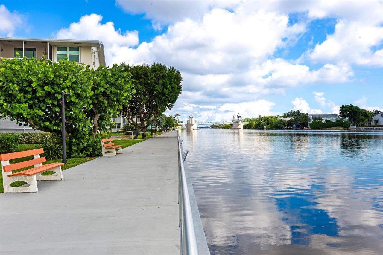 480 Horizons W, Unit 207, Boynton Beach, FL 33435 Photo