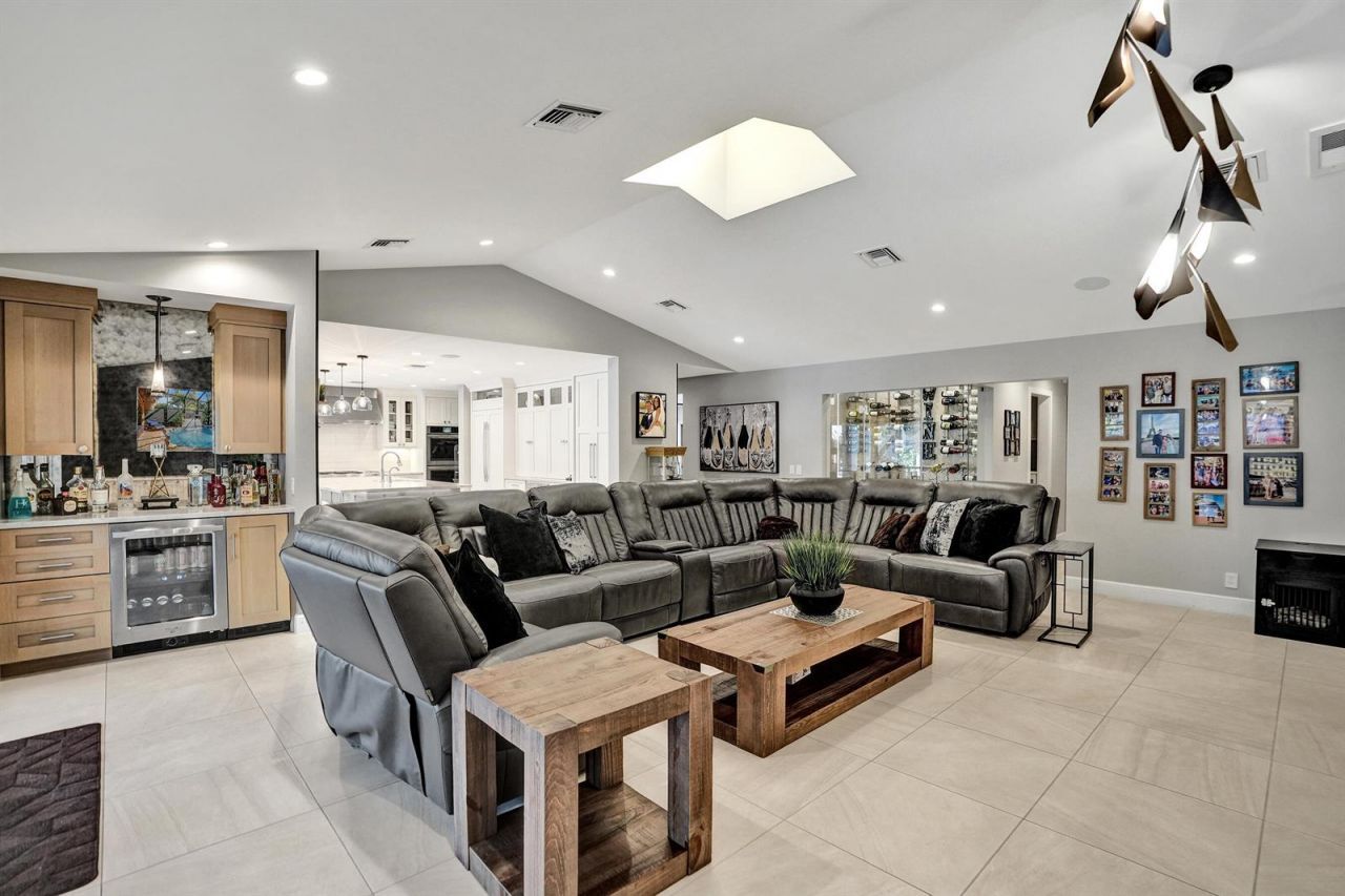 738 Middle River Drive , Fort Lauderdale, FL 33304 Photo