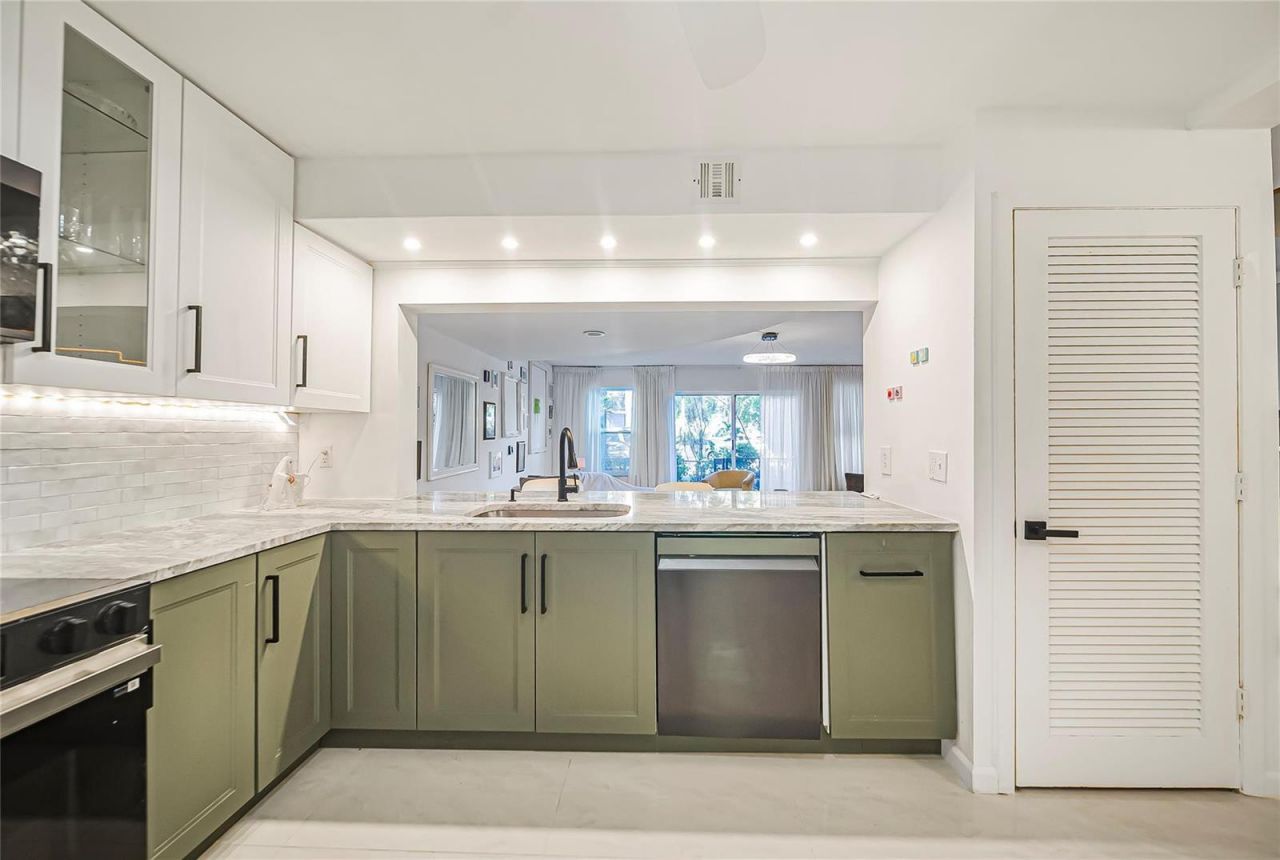 620 Tennis Club Drive , Unit 111, Fort Lauderdale, FL 33311 Photo