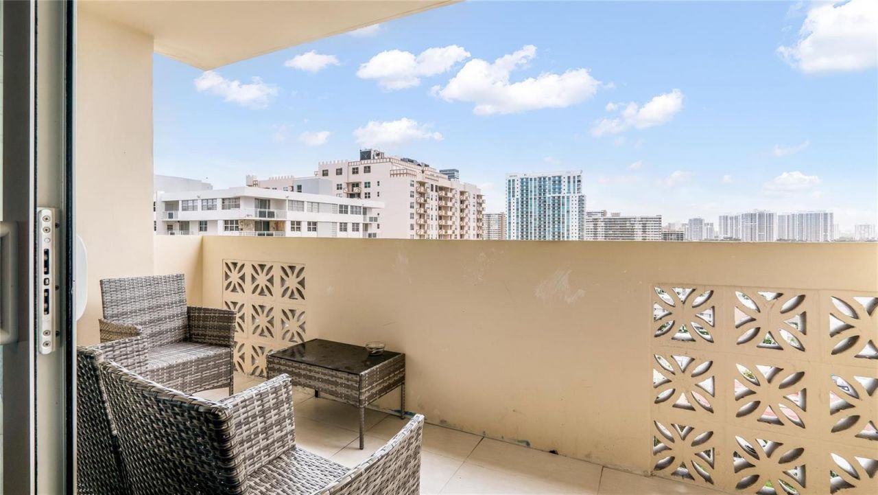 1833 S Ocean Drive , Unit 1608, Hallandale Beach, FL 33009 Photo