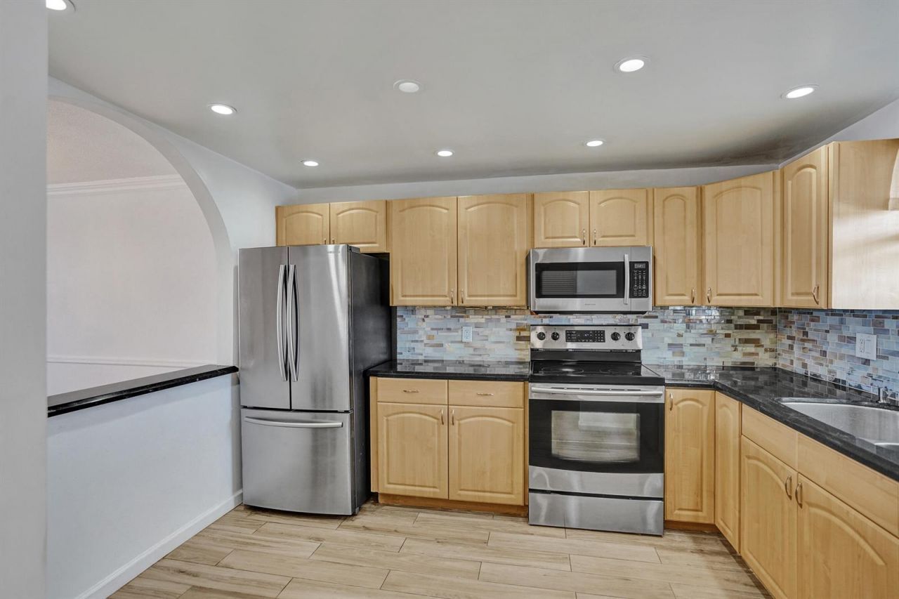 3051 NE 48th Street , Unit 702, Fort Lauderdale, FL 33308 Photo