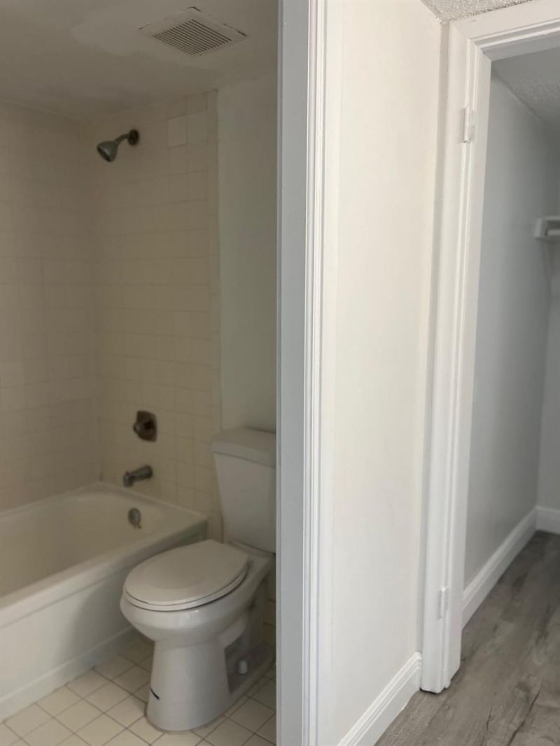 1820 N Congress Avenue , Unit 201, West Palm Beach, FL 33401 Photo