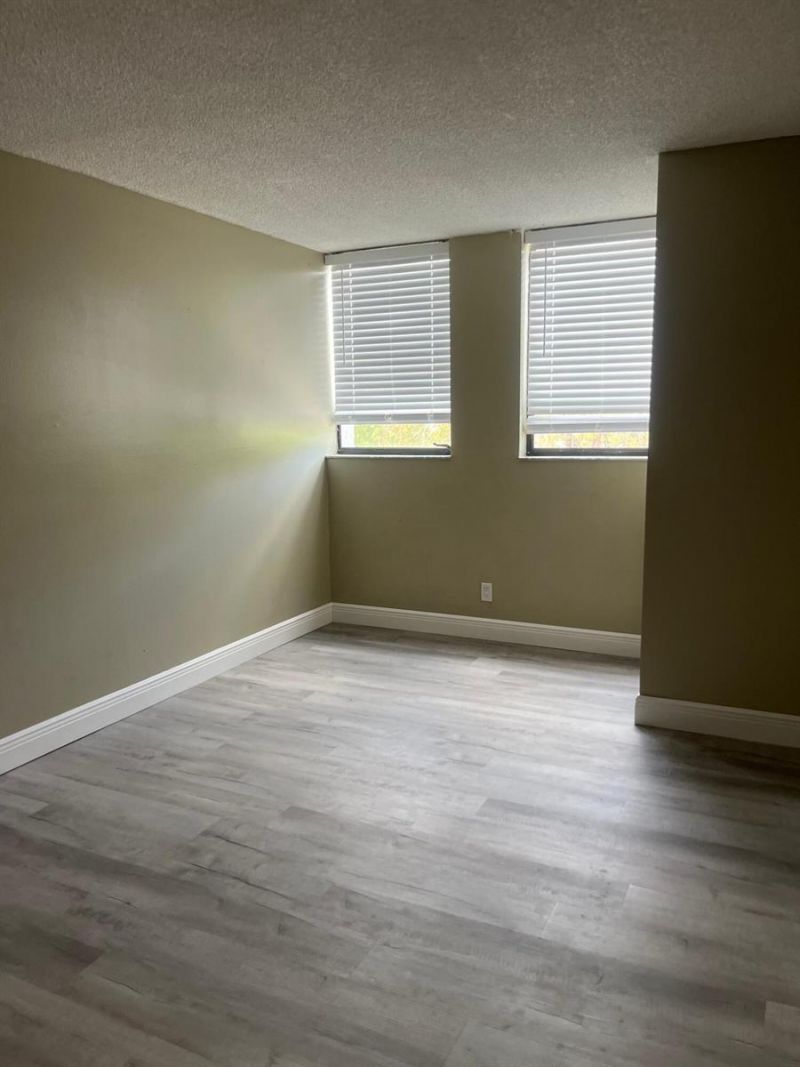 1820 N Congress Avenue , Unit 201, West Palm Beach, FL 33401 Photo