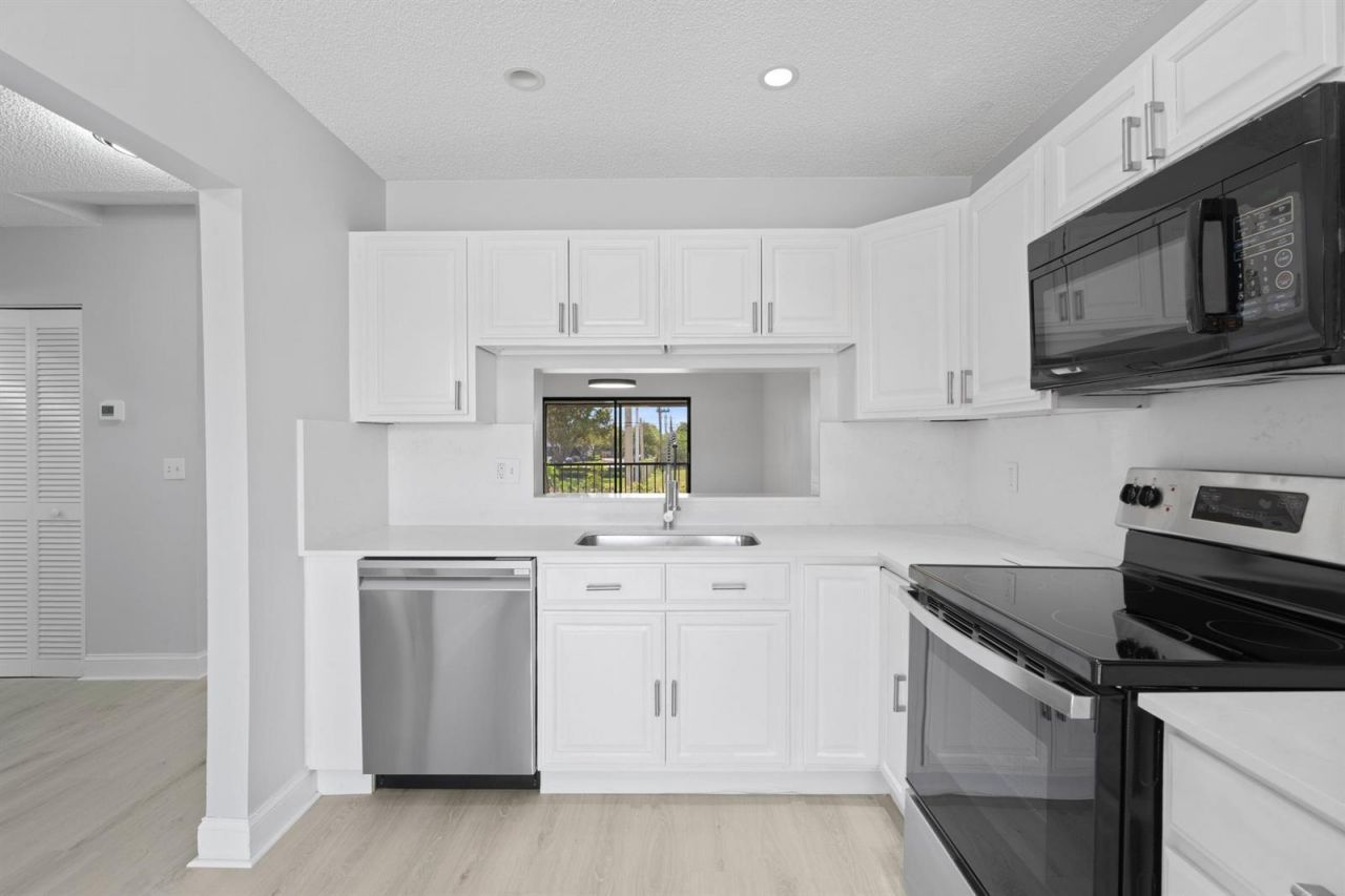 350 Club Circle , Unit 208, Boca Raton, FL 33487 Photo