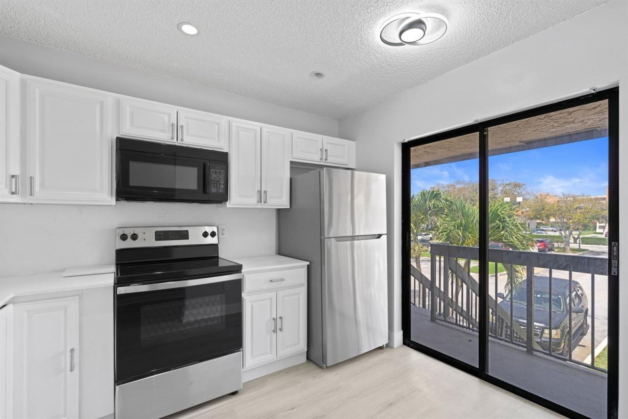 350 Club Circle , Unit 208, Boca Raton, FL 33487 Photo