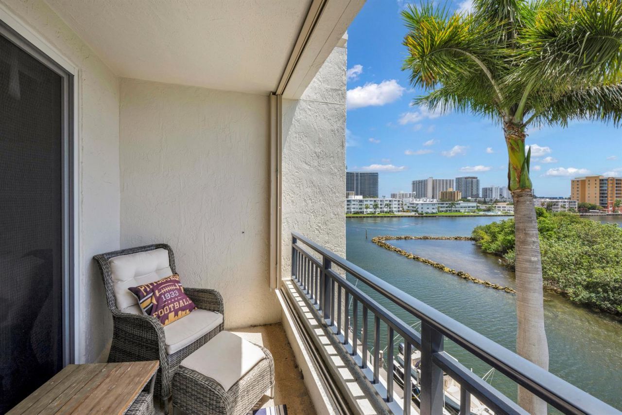 2880 NE 14th St Causeway , Unit 413, Pompano Beach, FL 33062 Photo