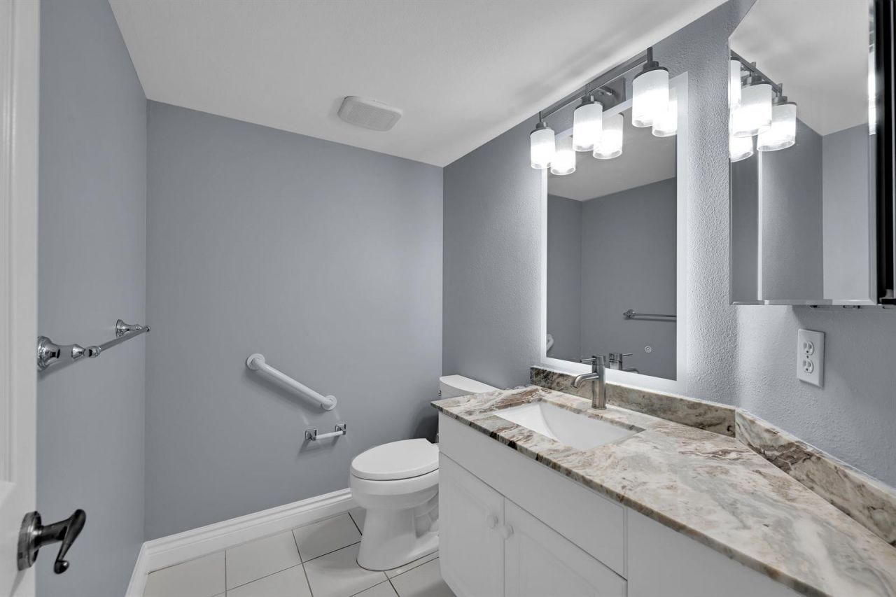 2880 NE 14th St Causeway , Unit 413, Pompano Beach, FL 33062 Photo