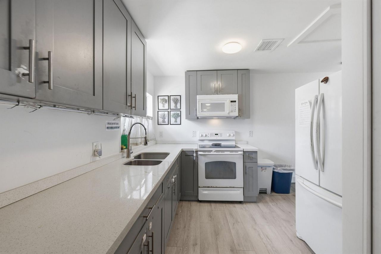 7700 NE 1st Court , Miami, FL 33138 Photo