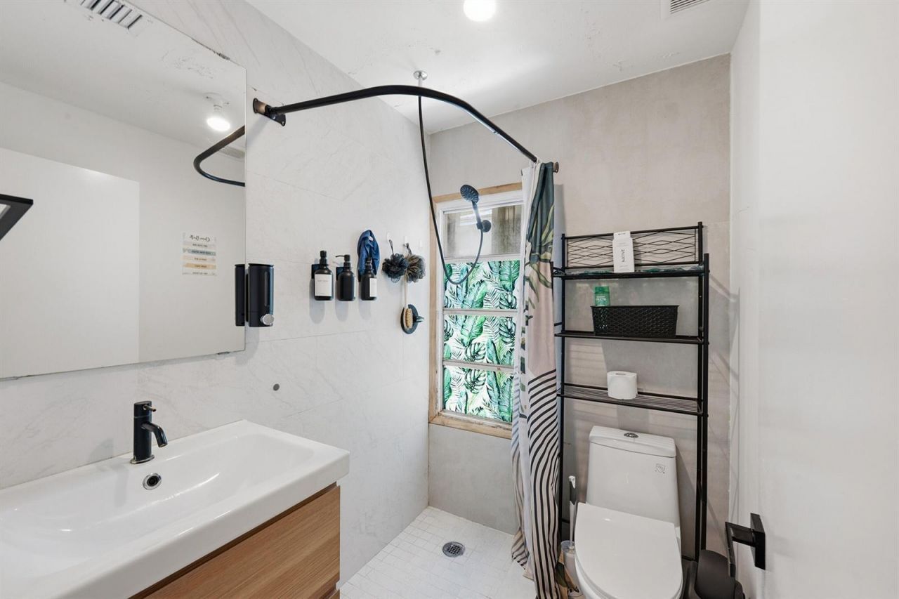 7700 NE 1st Court , Miami, FL 33138 Photo