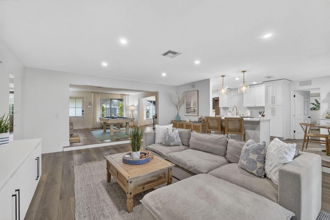 903 SW 28th Avenue , Boynton Beach, FL 33435 Photo