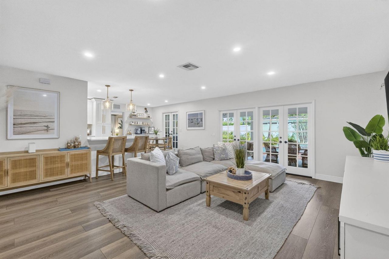 903 SW 28th Avenue , Boynton Beach, FL 33435 Photo