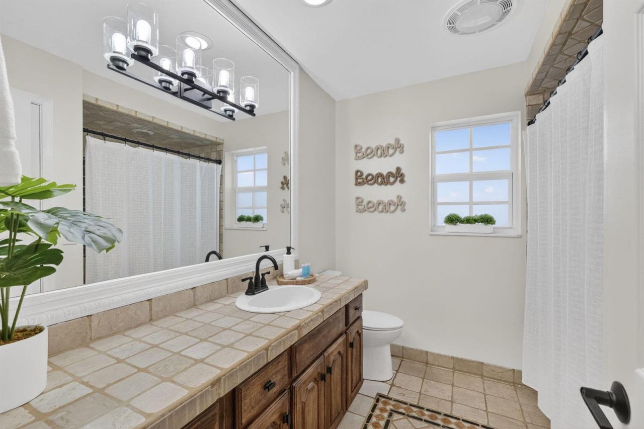 903 SW 28th Avenue , Boynton Beach, FL 33435 Photo