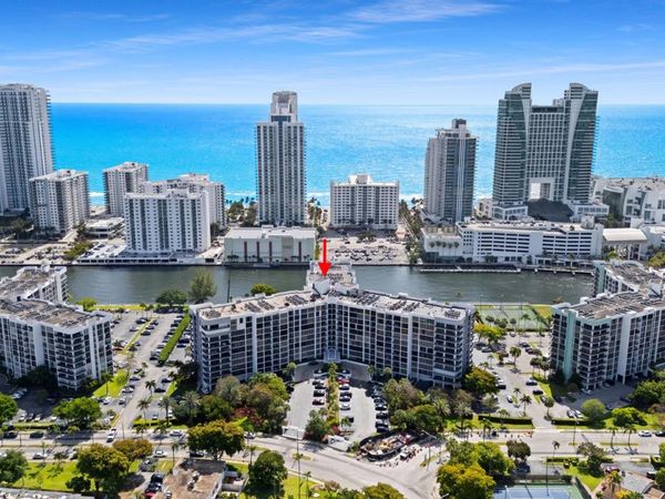 600 Parkview Drive , Unit 823, Hallandale Beach, FL 33009