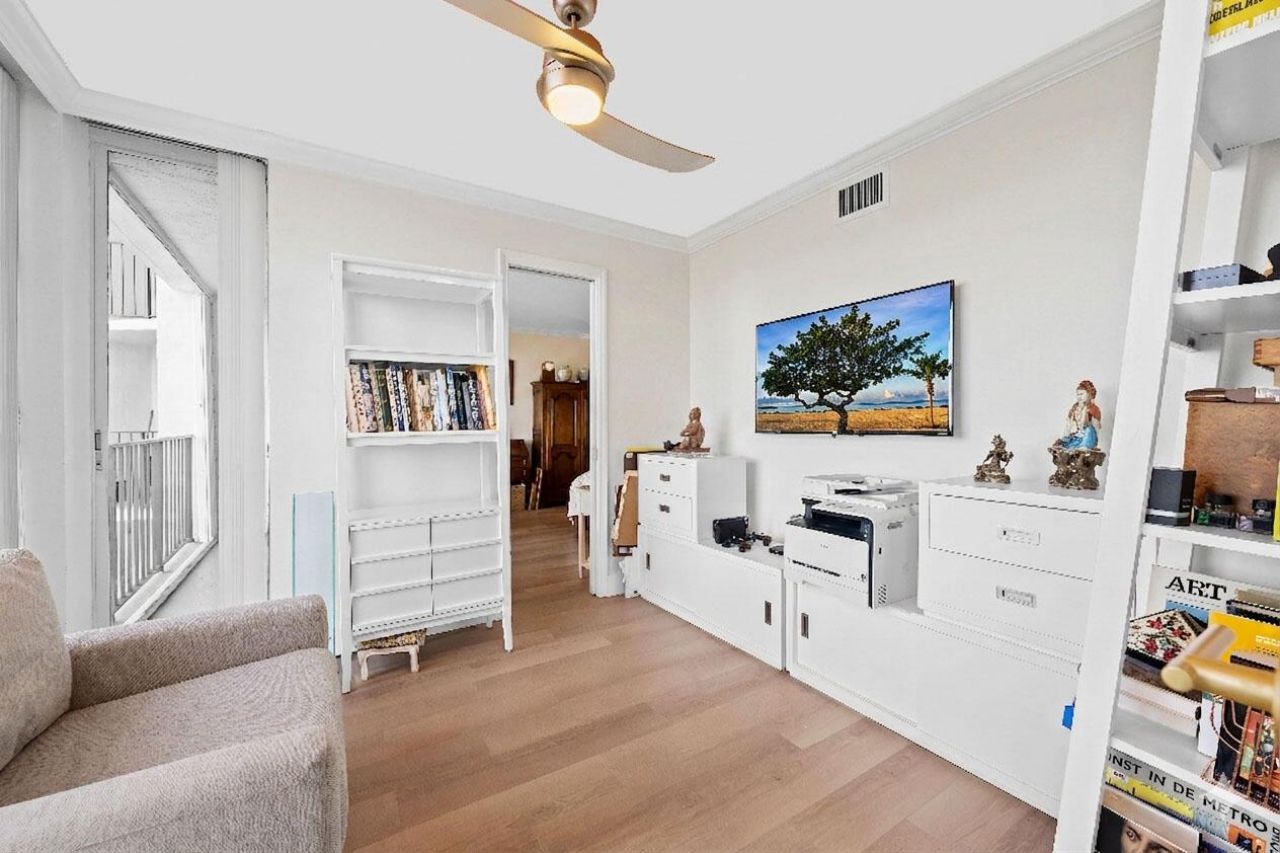 600 Parkview Drive , Unit 823, Hallandale Beach, FL 33009 Photo