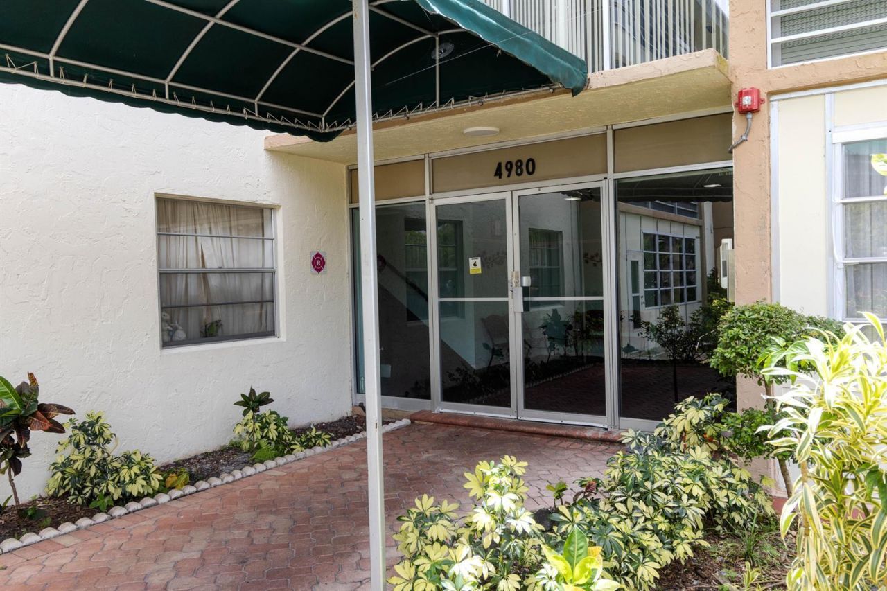 4980 E Sabal Palm Boulevard E, Unit 124, Tamarac, FL 33319 Photo