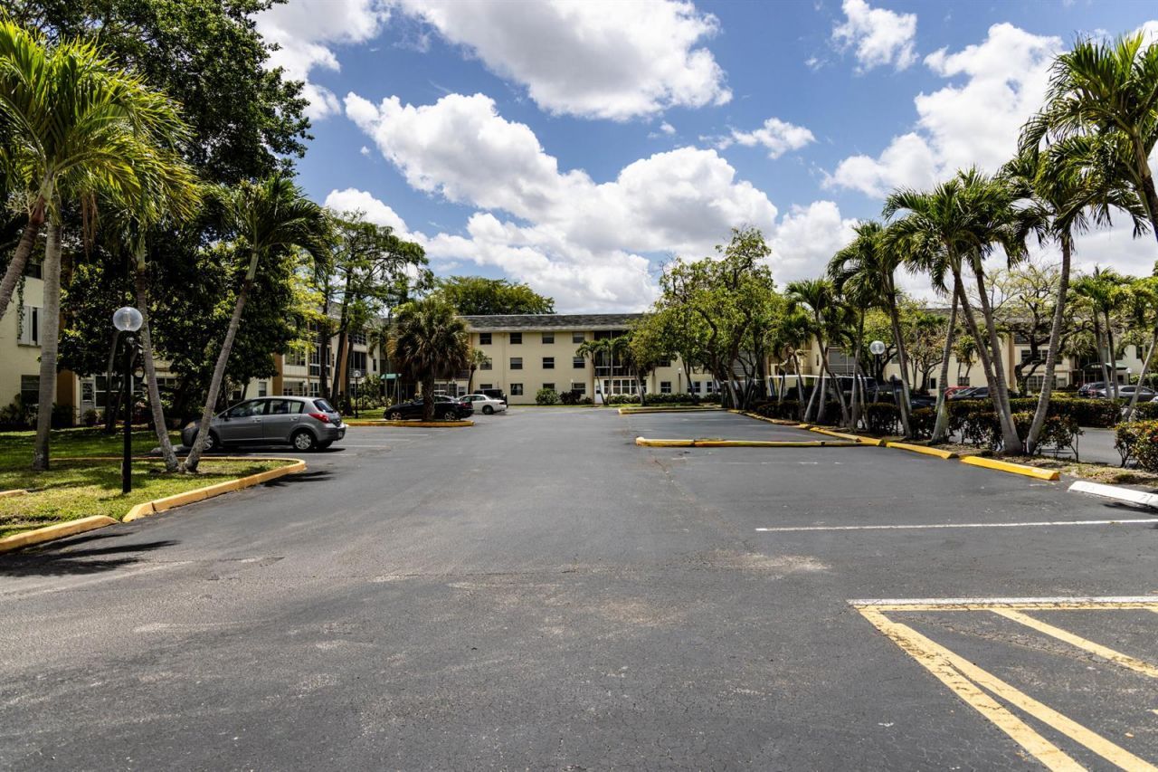 4980 E Sabal Palm Boulevard E, Unit 124, Tamarac, FL 33319 Photo