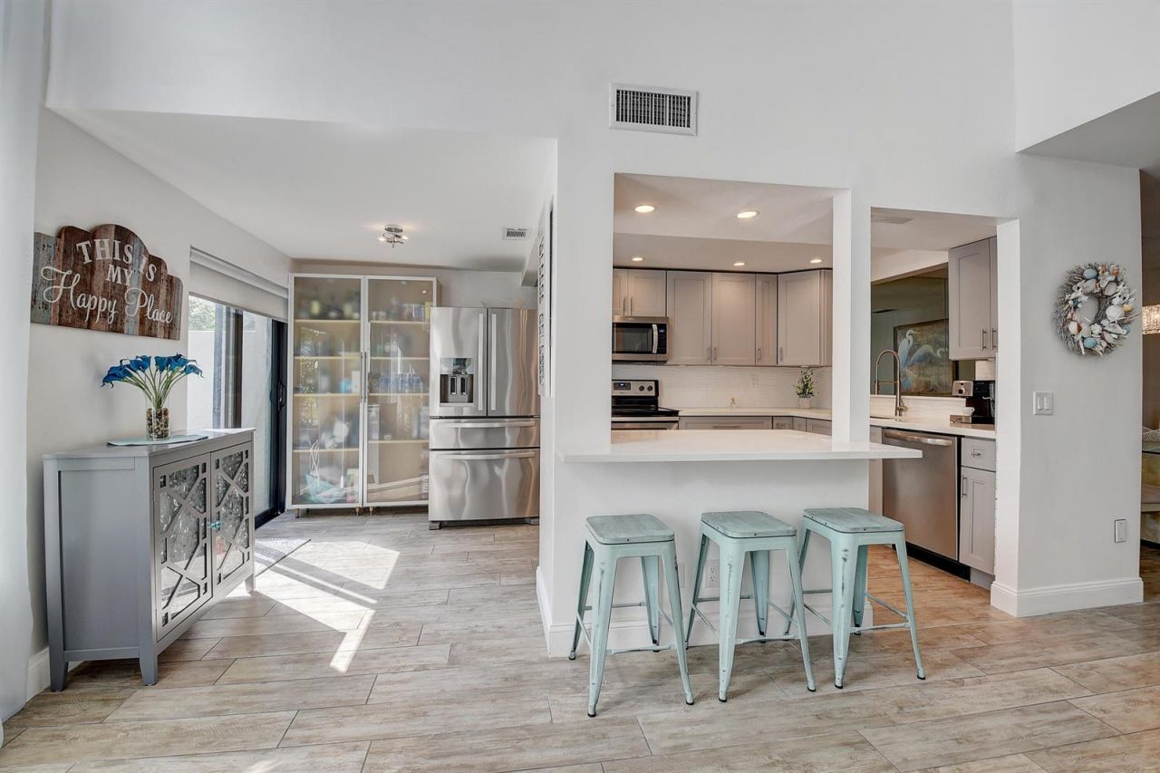 6595 Parkview Drive , Unit A, Boca Raton, FL 33433 Photo
